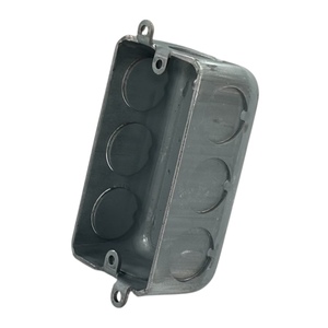 Caja de Conexiones Rectangular de Acero Galvanizado de 2.0 mm de Grosor y 1/2 Pulgada con Orificios de Salida y Orejas Externas - Product Image 1