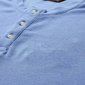T-shirt à col montant en tricot bleu pour homme, coupe classique, couleur unie, avec logo personnalisé imprimé - Product Image 5
