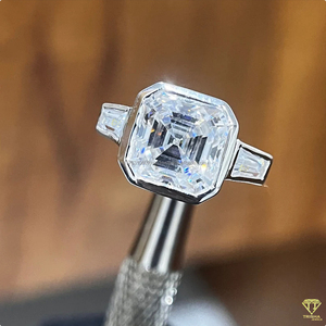 Bague de fiançailles à trois pierres en diamant de laboratoire taille radiant, argent sterling 925, pierres latérales taille baguette, style vintage, certifiée IGI - Product Image 3