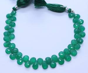 Cuentas de ónix verde natural facetadas en forma de pera de 5x7 mm, cuentas sueltas de ónix verde, cuentas de ónix verde para la fabricación de joyería. - Product Image 1