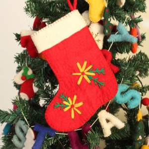ถุงเท้าคริสต์มาสทำมือจากผ้าขนสัตว์สีแดง - เป็นมิตรกับสิ่งแวดล้อมและนุ่มนวล คุณภาพสูง สำหรับตกแต่งในช่วงเทศกาล - Product Image 5