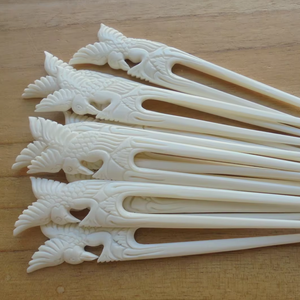 Bâtonnet à cheveux en os poli et lisse |   Accessoire élégant pour chignon, artisanat naturel - Product Image 1