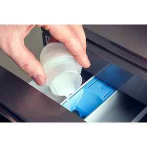 Adoucissant de blanchisserie parfumé à base de fleurs fraîches et d'agrumes pour une douceur durable dans les serviettes - Product Image 4