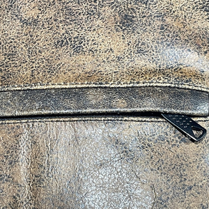Mochila de Cuero Marrón Vintage con Bolsillo Frontal con Cremallera, Asa Superior, Fabricante Personalizado, para Viajes Diarios, Senderismo y Camping - Product Image 6