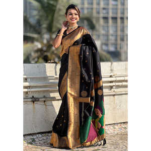 Sari en soie Paithani spécial Gudi Padwa tissé en zari noir Elite Weaves pour les festivals indiens et pakistanais - Product Image 4