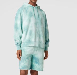 Conjunto de sudadera con capucha y pantalones cortos oversize con hombros caídos y efecto tie-dye, de tejido grueso y transpirable. - Product Image 2