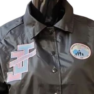 Chaqueta Personalizada Jack and Jill Line, Chaqueta Exterior Ligera Bordada de Primera Calidad con Logotipo Personalizado, Chaqueta de Equipo Informal y Cómoda - Product Image 2