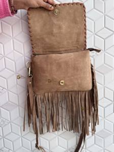 Sac bandoulière artisanal en cuir de vachette avec franges et pierres turquoise, style bohème gypsy, multi-usages, pour femme - Product Image 2