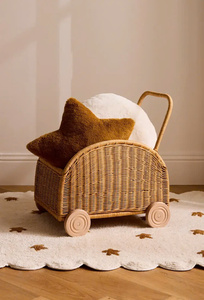 Vente en gros de poussettes jouets en rotin |   Poussette pour poupée en osier tressé à la main et chariot de marche pour enfants avec panier de rangement - Product Image 3