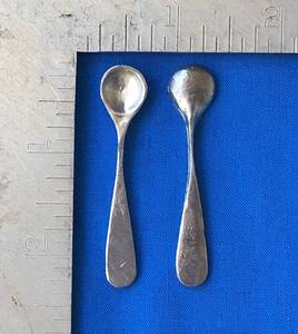 Juego de Cucharas de Metal de Diseño, Borde Liso, Vajilla de Lujo para Comidas Elegantes - Product Image 1