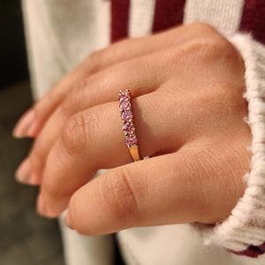 แหวนแต่งงานเพชรชมพูทรงกลมขนาด 1.00-2.00 กะรัต เพาะเลี้ยงในห้องปฏิบัติการ ได้รับการรับรองจาก IGI แบบครึ่งวงนิรันดร์ ทอง 14K/18K หรือ PT950 S925 - Product Image 4