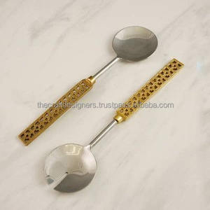 Elegante Servidor de Ensalada de Latón Texturizado Diseñado para Exhibir una Hermosa Artesanía Durante las Celebraciones Gastronómicas - Product Image 6