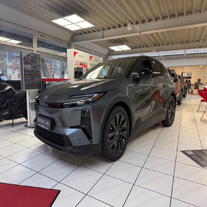 SUV Eléctrico Toyota C-HR Plus Lounge AWD con Paquete Sky Sound, Vehículo de Nueva Energía, Gran Autonomía, Crossover Familiar, Exportación - Product Image 1
