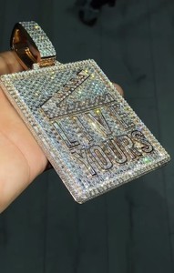 จี้เพชรทรงสี่เหลี่ยมแบบกำหนดเอง สร้อยคอประดับเพชรโมอิสซาไนต์ ดีไซน์ฮิปฮอป ประดับเพชรแบบไมโครเพฟ เงินแท้ 925  พร้อมใบรับรอง GRA - Product Image 3