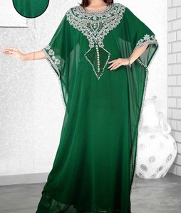 Abaya Larga Bordada en Verde, de Poliéster, para Mujeres Adultas, Estilo Medio Oriente, Corte Regular, Manga Larga, Modesta, Casual, Talla Grande - Product Image 1