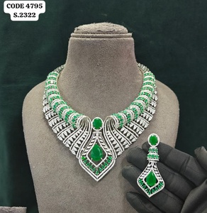 Magnifique ensemble collier et boucles d'oreilles de mariée AD, parure de collier statement en diamants américains de style royal, fournisseur de bijoux pour réceptions de mariage - Product Image 5