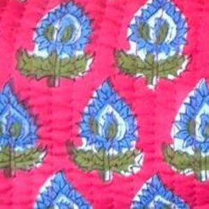 Juego de neceseres de algodón acolchado con estampado floral rosa y azul de Jaipur, con cierre de cremallera, forro interior de PVC, lavable y duradero. - Product Image 4
