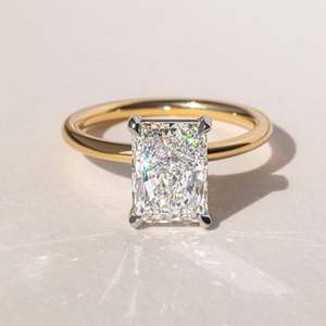 Anillo de Compromiso con Diamante Cultivado en Laboratorio, Corte Radiante, Color E, Certificado IGI, Platino PT950, VVS Diam Premium, Banda Sencilla Minimalista - Product Image 1