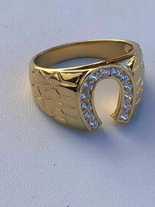 แหวนฮิปฮอปทรงเกือกม้าประดับเพชร 14K ทองคำแท้ ฝังแบบหนามเตย ได้รับการรับรองจาก IGI ดีไซน์เรียบหรูสำหรับผู้ชาย เครื่องประดับแฟชั่นสุดหรู - Product Image 3