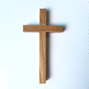 Croix murale en bois poli unique, art populaire décoratif, croix en bois sur planche - Product Image 4