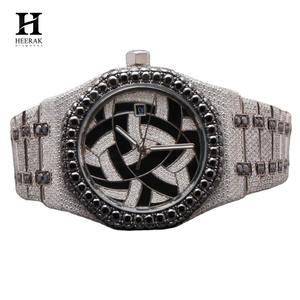 Reloj de Lujo para Hombre con Diamantes Cultivados en Laboratorio en Blanco y Negro - Reloj de Diseño Personalizado por Heerak Diamonds - Product Image 2