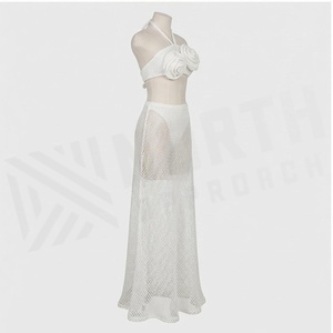 Ensemble de maillot de bain en crochet blanc 2 pièces avec haut halter à fleurs 3D et jupe en résille, vêtements de plage pour femmes - Product Image 3