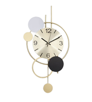 Une présence élégante ajoute de la confiance aux choix de décoration murale. Une horloge antique sert de rappel quotidien de structure et de rythme.