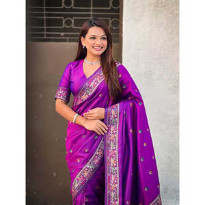 Sari de Seda Baluchari Morada con Bordado Zari de Elite Weaves para Vestimenta India y Pakistaní - Product Image 5