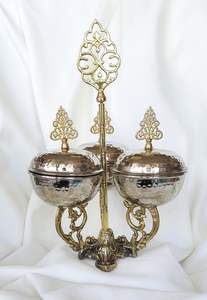 ชามช็อกโกแลตโลหะสีน้ำเงินและสีทองสุดหรู พร้อมฝาปิดประดับตกแต่งอย่างสวยงาม สำหรับใส่ขนมหวานในงานเทศกาลและใช้สำหรับจัดแสดง - Product Image 4