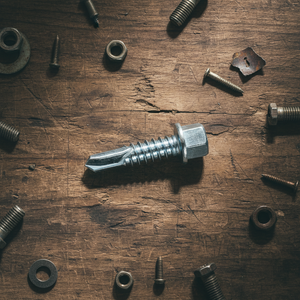 Vis autoperceuses à tête hexagonale PDC en acier au carbone avec revêtement zinc/galvanisé/phosphate, métriques/pouces, classe 8, personnalisables OEM - Product Image 1