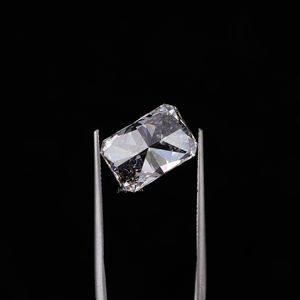 Diamante Sintético Cultivado en Laboratorio con Certificación IGI, Corte Radiante, Color F, 8.07 Quilates, Claridad VVS2, HPHT CVD, Joyería Fina - Product Image 3