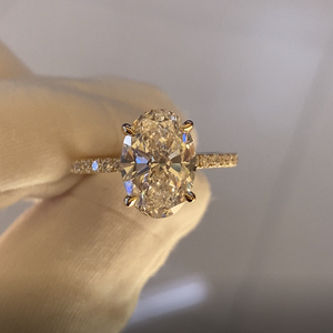 Bague de fiançailles vintage ovale en moissanite plaqué rhodium argent 925, sertie à griffes, unisexe, bijoux certifiés IGI - Product Image 1