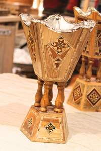 Quemador de incienso de madera pura con bandeja metálica extraíble para carbón y resina, diseñado para facilitar la limpieza y el uso diario. - Product Image 6