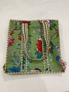 Green Floral Quilted Canvas Tote <b>Bag</b> with Zipper Closure <b>Medium</b> <b>Size</b> Party Beach Gift Hand Length Handle Textile Material - Product Image 3