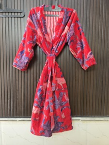 Robe en velours rouge imprimé pour femmes, manches longues, longueur complète, décontractée, été, douce, en peluche, motif animal, kimono, vêtements de nuit - Product Image 1