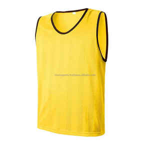 Bavoir d'entraînement de football en polyester 100% personnalisé gilet de football réversible double face pour équipement d'entraînement pour hommes - Product Image 1