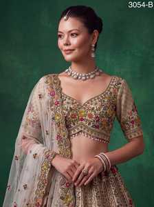 Lehenga Choli Royalty de The Meadow pour mariage - Style traditionnel réversible et protection solaire par Rivaayat House - Product Image 4