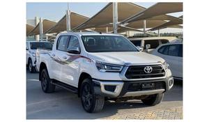Toyota Hilux Usada 2.4/2.8 Gasolina Turbo Automática Volante a la Izquierda R21 Asientos de Cuero Techo de Aleación de Aluminio Oscuro 2024 Listo para Techo Solar - Product Image 3