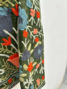 Chaqueta de Terciopelo Suzani de Lujo Hecha a Mano para Otoño/Invierno, Bordado Floral, Reversible, Transpirable, Cuello Alto, Estilo Boho, Arte Folclórico - Product Image 3