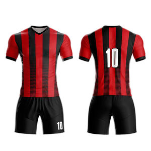 Uniforme de Fútbol Personalizado Negro y Amarillo de Alta Calidad, Transpirable y Cómodo, con Logotipo Personalizado y Talla a Medida - Product Image 2