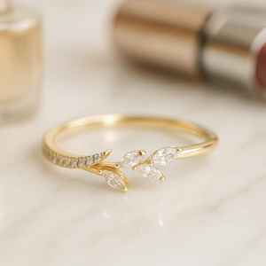 Bague en or massif 14 carats pour femme, avec diamant de laboratoire taille marquise et motif feuille délicat, bijou raffiné, cadeau idéal pour un anniversaire - Product Image 1