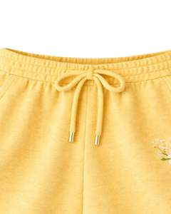 ชุดเซ็ตสองชิ้น เสื้อครอปแขนกุดสีเหลืองลายริบบิ้นสำหรับผู้หญิง และกางเกงขาสั้น ลายดอกไม้ ชุดลำลองฤดูร้อน สั่งทำได้ - Product Image 4