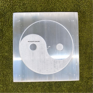 Vente en gros de cristal de sélénite de meilleure qualité tranche gravée Feng Shui amour guérison plaque de charge caboteur pierre précieuse agate disponible - Product Image 1