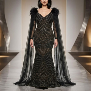 Vestido de Noche Largo de Sirena Negro Moderno de Lujo con Cuentas y Capa de Plumas en el Hombro |   Diseño de lentejuelas con espalda descubierta y cuello en V de manga larga - Product Image 2