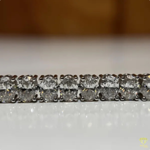 Pulsera de moissanita con apariencia de diamante de primera calidad, con piedras redondas perfectamente alineadas, con un brillo excepcional y una belleza lujosa. - Product Image 6