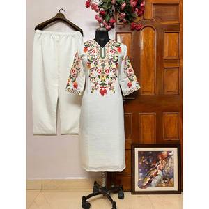 Hermoso conjunto de top y pantalón talla XL con bordado de hilo - Product Image 1