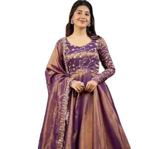 Robe Anarkali en soie Banarasi, entièrement imprimée à la main avec motifs uniques, longueur ras du sol, pour fêtes, réceptions et mariages - Product Image 1