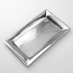 Assiette de présentation en acier inoxydable martelé avec bordure en corde tressée, plateau rond décoratif pour la décoration de tables de mariage et d'hôtels - Product Image 4