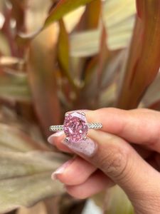 แหวนทองคำแท้ 18K ประดับเพชรแล็บโกรว์ 2 กะรัต ความใส VVS1 ดีไซน์วงแหวนซ่อนแบบอินฟินิตี้ ชุบโรเดียม ชุดแหวนแต่งงานสุดโรแมนติก - Product Image 4