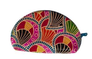 Pochette cosmétique semi-circulaire carrée en cuir artisanal imprimé Lowell pour souvenir - Product Image 5